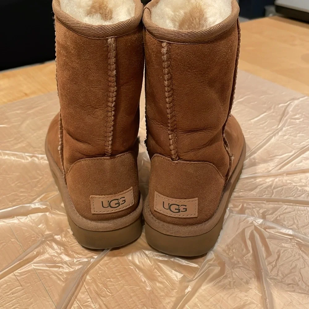 UGG Classic II short boot size 5 - Preowned